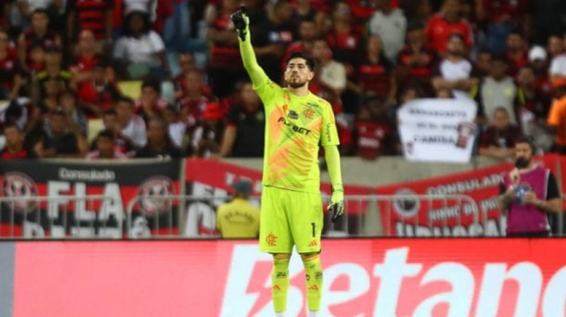 Em 10 penalidades cobradas contra sua meta, ele defendeu quatro, cinco foram gols e uma bateu na trave