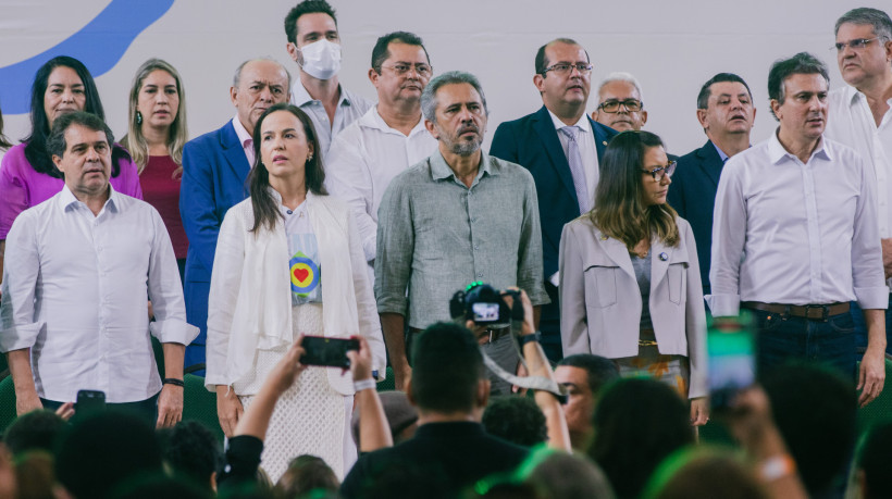 Entrega das certificações do curso de panificação social, com a presença de autoridades, como Elmano de Freitas, Evandro Leitão e Camilo Santana