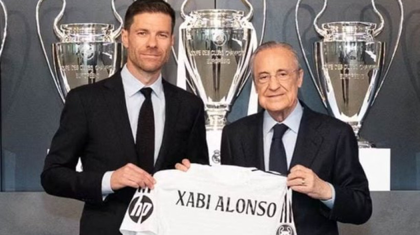 Ex-volante chega para o lugar deixado por italiano, que assumiu a Seleção do Brasil e faz elogios ao seu antecessor 