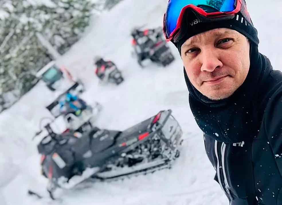 Um vizinho, que é médico, chegou momentos depois do incidente e improvisou um torniquete na perna do ator, interrompendo uma hemorragia até que o resgate chegasse.