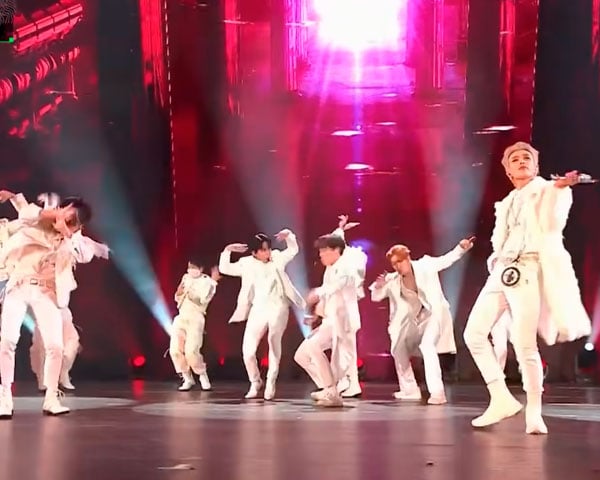 Seu impacto transcendeu barreiras culturais e linguísticas, impulsionando ainda mais a chamada “Onda Hallyu” - o movimento de popularização da cultura pop coreana ao redor do mundo.