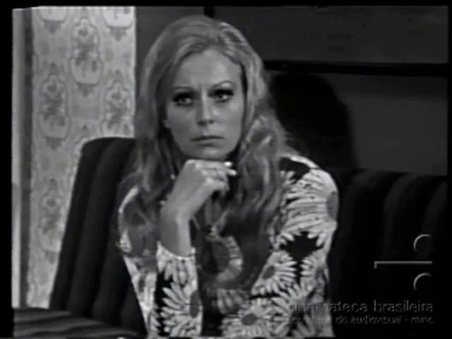 Francisco Cuoco foi casado três vezes. O primeiro casamento foi com a atriz Carminha Brandão (na foto, na novela Mulheres de Areia), doze anos mais velha que ele, entre 1960 e 1964. 
