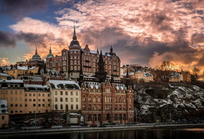 Outra curiosidade ligada a Estocolmo é onde os Prêmios Nobel são entregues todos os anos (com exceção do Prêmio Nobel da Paz, que é entregue em Oslo, Noruega), em cerimônia realizada em 10 de dezembro.