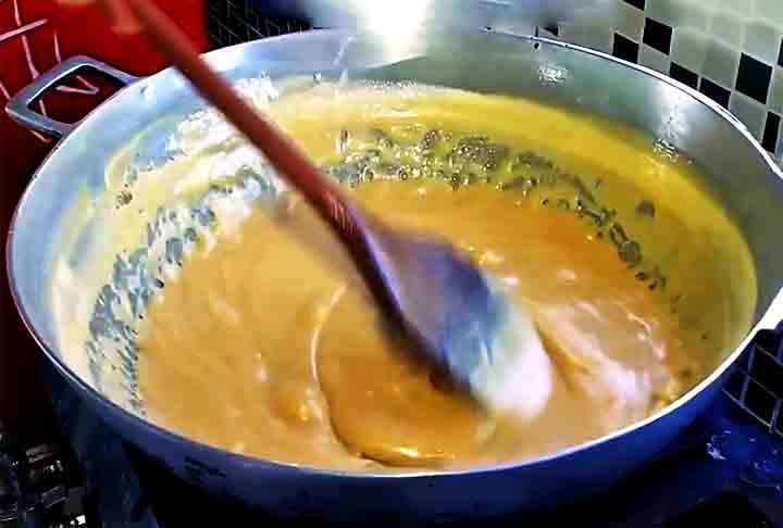 A rica tradição do doce de leite o torna um símbolo culinário em muitas culturas. Veja lugares pelo mundo que produzem essa delícia de forma peculiar, destacando-se pelo sabor e pela qualidade. 
