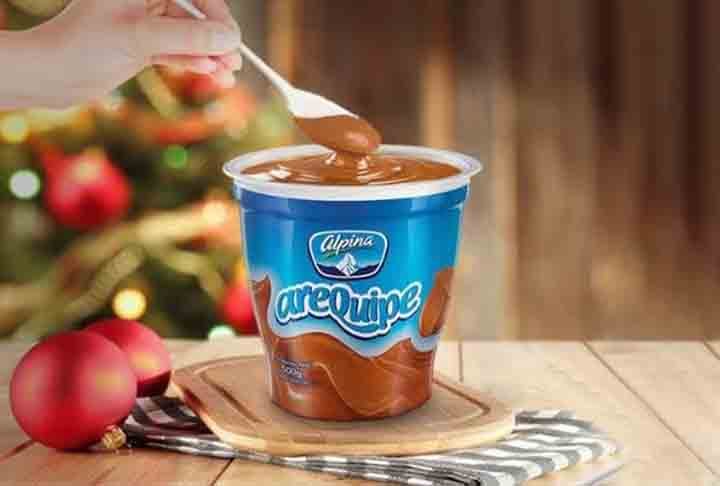 Arequipa, Peru: A cidade de Arequipa é famosa pelo manjar blanco, uma versão peruana do doce de leite feita com leite fresco de vaca ou cabra. A tradição local atrai muitos visitantes e impulsiona feiras gastronômicas.
