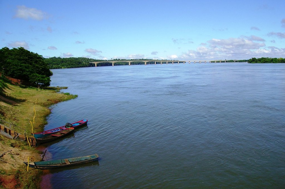 Além da Cidade Maravilhosa, 007: Contra o Foguete da Morte também passou pelo Rio Paraná (foto), em Mariana, cidade de Minas Gerais, e pela Floresta Amazônica.