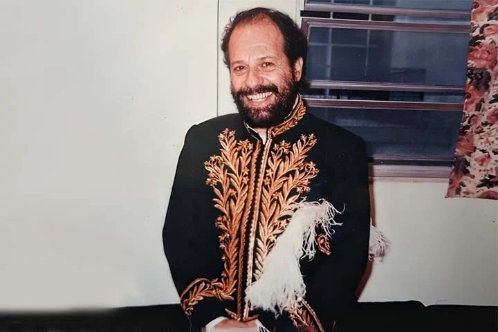 No período, ele integrou um grupo local chamado X-Gare, nome extraído da canção “She’s got it”, do cantor e pianista Little Richards.  

