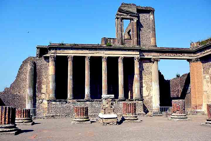 A redescoberta das cidades no século 18, durante escavações, revelou um rico acervo arqueológico e proporcionou aos historiadores um vislumbre extraordinário da vida cotidiana no Império Romano.