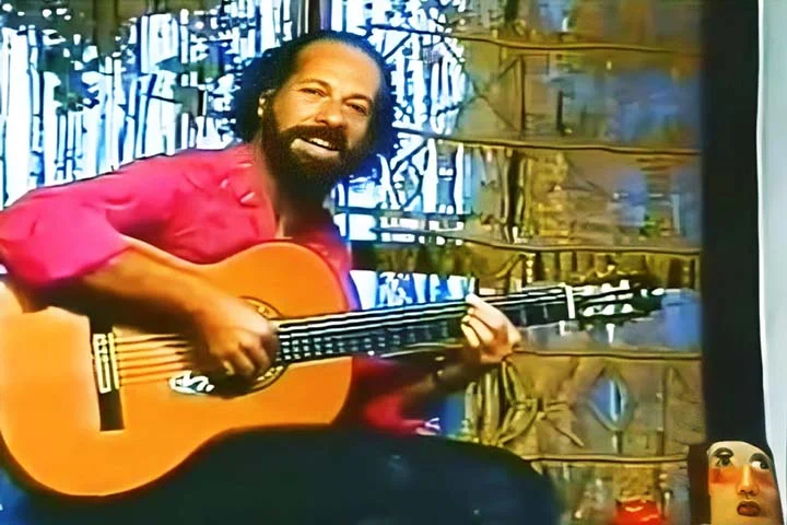 A primeira gravação da dupla João Bosco e Aldir Blanc foi “Agnus Sei”, em disco de bolso de 1972 do semanário “Pasquim”, em single duplo que tinha “Águas de Março”, de Tom Jobim, do lado A. O artista considera esse o marco zero da sua carreira. 

