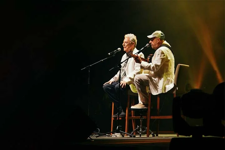 João Bosco gravou parcerias com outros nomes da música brasileira, como com Chico Buarque (“Mano a Mano” e “Sinhá”). 
