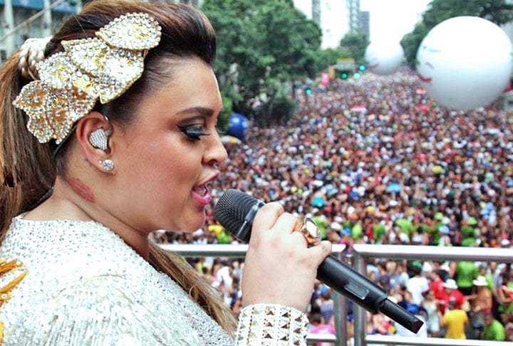 Compreendi que não luto mais só, tenho a lealdade de meus amigos, meus fãs e família. Hoje eu sei que juntos somos infinitos. O passado já passou, vivo o presente de existir aqui e agora, e certa de que o meu futuro será ainda melhor.
