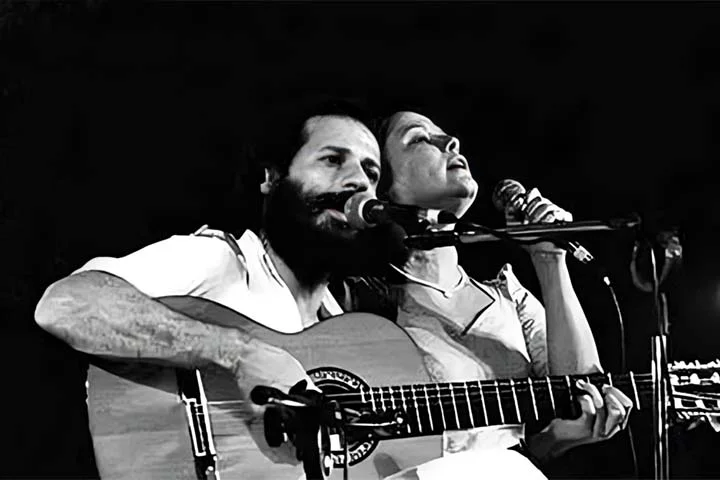Nos anos 1970, a carreira de João Bosco ganhou outro patamar, especialmente a partir do momento em que composições suas com Aldir Blanc foram gravadas por Elis Regina. 
