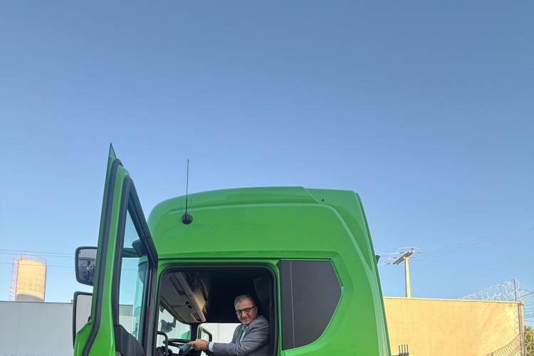 Cegás aposta na expansão do uso de gás natural no transporte de cargas e negocia projeto-piloto com ônibus urbanos em Fortaleza 