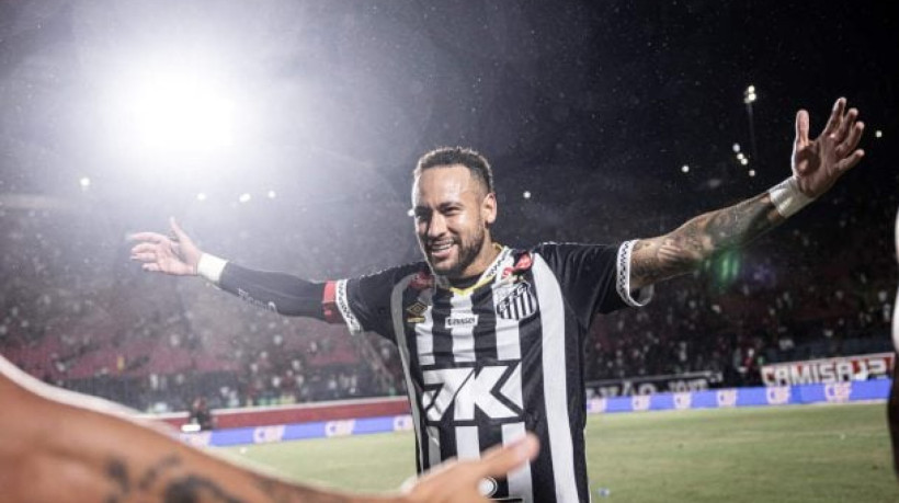 Astro do Santos fez um longo discurso contrário à cultura esportiva no Brasil e especialmente ao foco da mídia nacional 