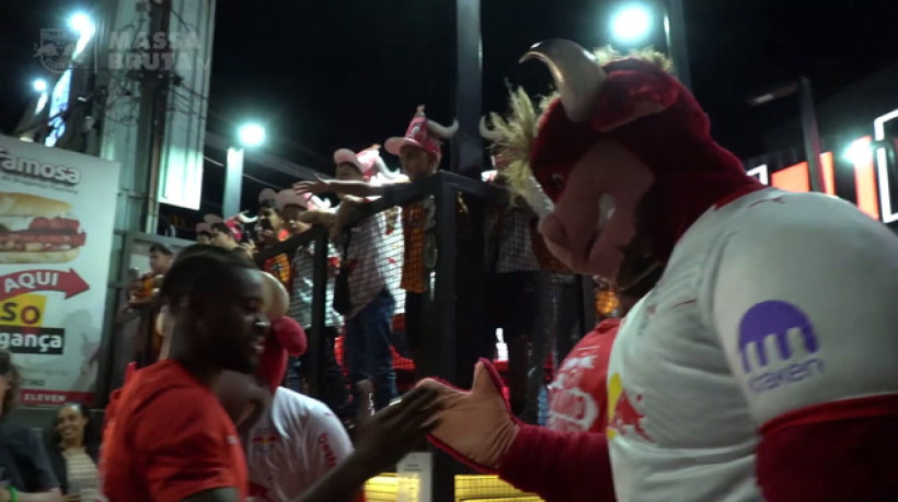 Atletas do RB Leipzig veem jogo do Bragantino e rasgam elogios a Jhon Jhon