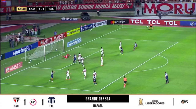 Espetacular! Rafael salva chute cruzado na CONMEBOL Libertadores