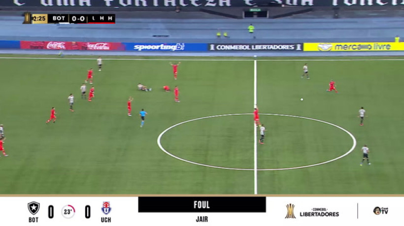 Após revisão do VAR, árbitro expulsa Jair, zagueiro do Botafogo; veja o lance