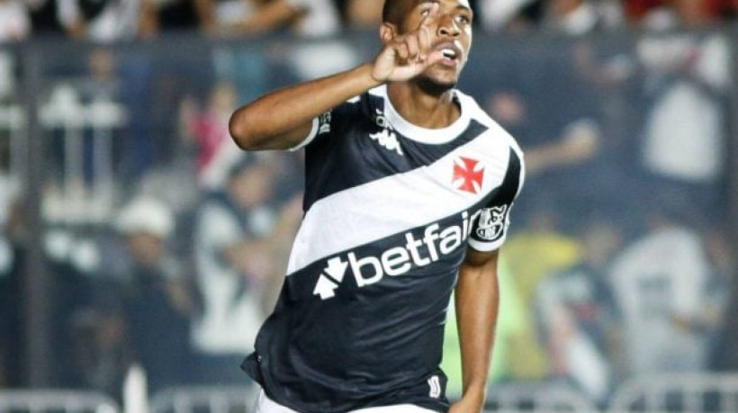 Joia do Cruz-Maltino faz o primeiro gol da vitória sobre o Melgar por 3 a 0, nesta terça-feira (27), em São Januário
