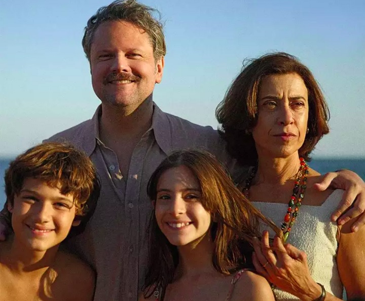 O filme “Ainda Estou Aqui”, de Walter Salles (Central do Brasil), recebeu três indicações ao Oscar 2025, nas categorias Melhor Filme, Melhor Filme Internacional e Melhor Atriz (Fernanda Torres). 
