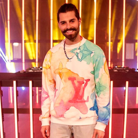 Para você fazer arte, precisa de alma. Não trata a tecnologia como inimiga, mas como aliada. É um momento de resistência, de se posicionar, nós, artistas, temos que fazer a manutenção da cultura”, explicou Alok.
