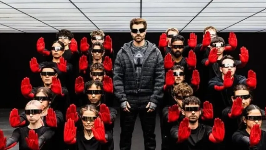 O espetáculo de Alok inclui o manifesto “Keep Art Human” (“Mantenha a Arte Humana”), com 50 dançarinos, discutindo o uso da inteligência artificial nas expressões artísticas. 
