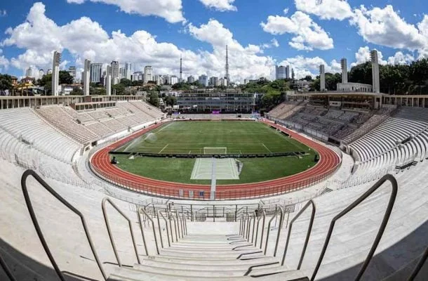 O estádio do Pacaembu, na zona oeste de São Paulo, será palco de um show especial da turnê ‘Aurea’, do DJ Alok, no dia 28/06. 
