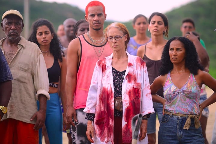 Esse é o terceiro trabalho do diretor brasileiro a disputar a Palma de Ouro. Os outros foram Aquarius (2016) e Bacurau (2019 - foto) — este último levou a premiação do júri.