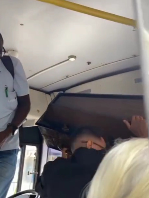 O grupo chegou a perguntar ao motorista se o morto pagaria a passagem. E, ao perceber a recusa do motorista em permitir a entrada do caixão, um homem ainda disse: É a última viagem dele. 