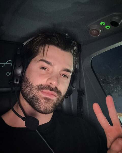 Além disso, o DJ já doou cachê para hospitais e instituições especializadas em tratamento de câncer infantil no Brasil, além de ter contribuído para a construção de uma escola em Moçambique.
