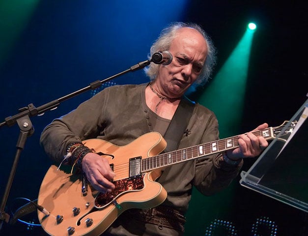 Sua trajetória se consolidou com a explosão da Jovem Guarda nos anos 1960, movimento que modernizou a música popular brasileira ao incorporar elementos do rock'n'roll internacional.