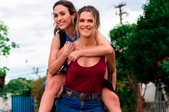 Tatá também se destacou no cinema, atuando em filmes como De Pernas pro Ar 2 (2012), TOC: Transtornada Obsessiva Compulsiva (2017) e Minha Mãe e Eu (2023).