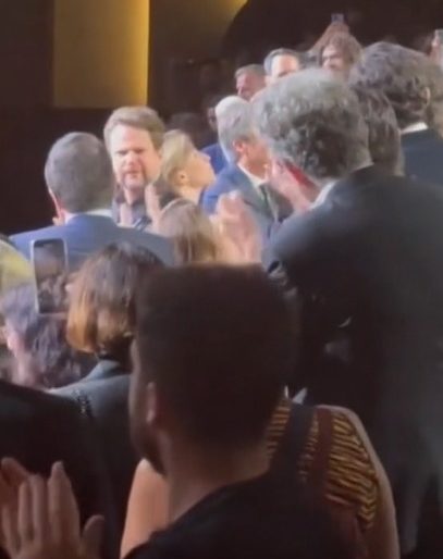 Antes, no início de setembro, o filme, que é uma produção original Globoplay, estreou com momentos de emoção no Festival de Cinema de Veneza.