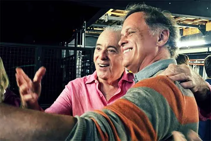 Em fevereiro de 1999, começou a dirigir o longa-metragem de ficção Chatô, O Rei do Brasil, inspirado livremente no livro homônimo de Fernando Morais. O filme, porém, foi engavetado e só foi lançado, de forma oficial, em 2015