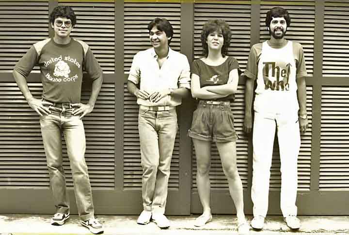 Em 1981, Paula fundou a banda Kid Abelha ao lado do baterista Beni Borja, o guitarrista Pedro Farah e Leoni, baixista, cantor e principal compositor. Ela superou a timidez quando foi convidada a cantar e se tornou a vocalista do grupo, além de também escrever algumas músicas. 