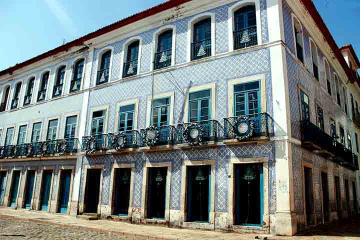 Os azulejos em São Luís representam a preservação do patrimônio histórico e cultural e fazem parte da identidade visual da cidade. A riqueza desses revestimentos foi um dos fatores que levou a cidade a ser reconhecida como Patrimônio Cultural da Humanidade pela UNESCO em 1997.