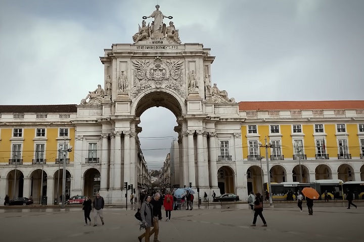 Dados oficiais mostram que as denúncias de xenofobia contra brasileiros aumentaram 505% entre 2017 e 2021.