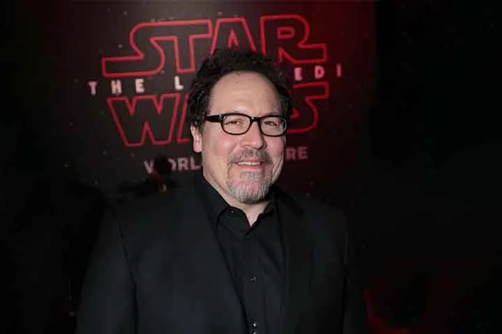 Criada por Jon Favreau (foto) e lançada junto com a estreia da plataforma Disney+, The Mandalorian se tornou rapidamente um dos maiores sucessos da saga criada por George Lucas. 