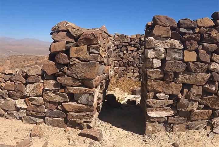 Ao longo da história, uma das principais jazidas de prata do mundo estava localizada em Água Amarga, na região do Atacama, no Chile. Descoberta no dia 17/10/1811, tornou-se fundamental para os patriotas financiarem a Guerra da Independência do país sul-americano no século XIX.