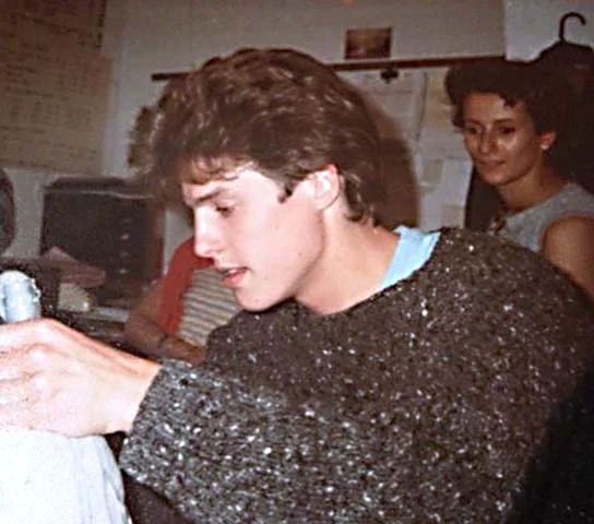 Em 1987, após algumas experiências em séries televisivas, Grant ganhou sua primeira oportunidade no cinema ao atuar no drama “Maurice”, de James Ivory. 

