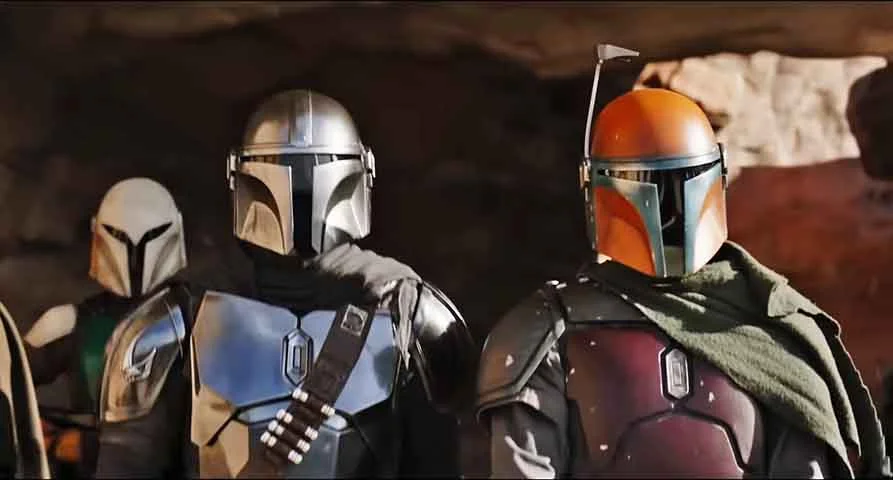 Com clara inspiração em faroestes e filmes de samurai, The Mandalorian ganhou destaque não só pela qualidade técnica e pelos efeitos visuais impressionantes, mas também por devolver à saga um senso de aventura simples e empolgante. 