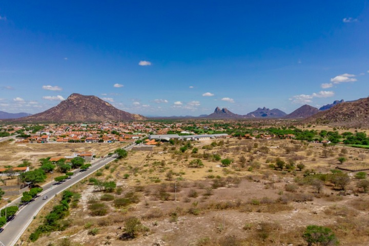 O município foi oficialmente emancipado em 20 de maio de 1957.
