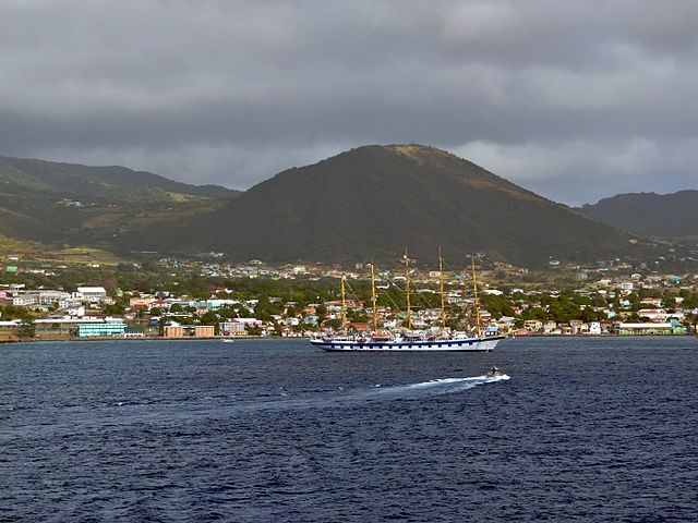 São Cristóvão e Névis tem 53 mil habitantes em 261 km². Capital: Basseterre. 