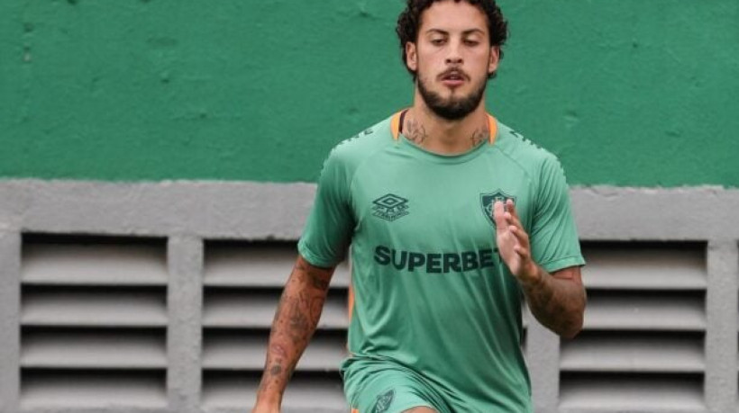 Lateral revela vontade de ficar no Fluminense. Ele tem contrato até o final deste ano. Negociações dedem se iniciar em breve