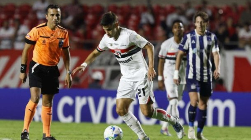 Tricolor disse estar apurando os fatos e prometeu dar todo suporte ao paraguaio. Ele é acusado de ato xenofóbico contra atleta do Talleres