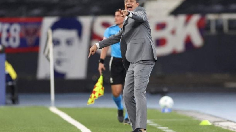 Técnico diz que no 1 a 0 contra a La U, Botafogo perdeu Jair expulso aos 27 do 1ª tempo, mas o apoio  da torcida fez a diferença