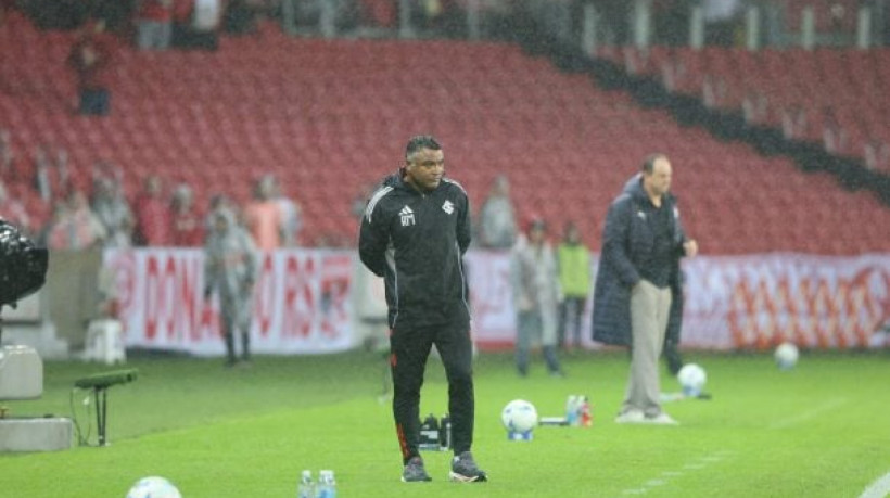 Técnico celebra liderança no grupo da morte e exalta apoio mesmo em momentos de instabilidade