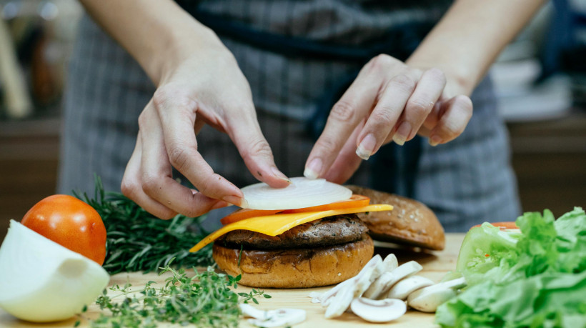 Receitas práticas, econômicas e saborosas de hamburguer para fazer em casa
