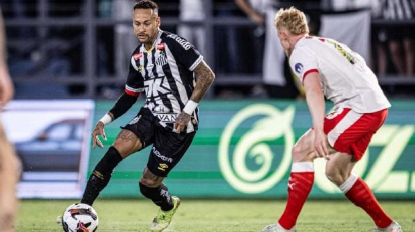 Camisa 10 joga só o primeiro tempo em derrota por 3 a 1; Xavi Simons marca dois e comanda vitória dos alemães