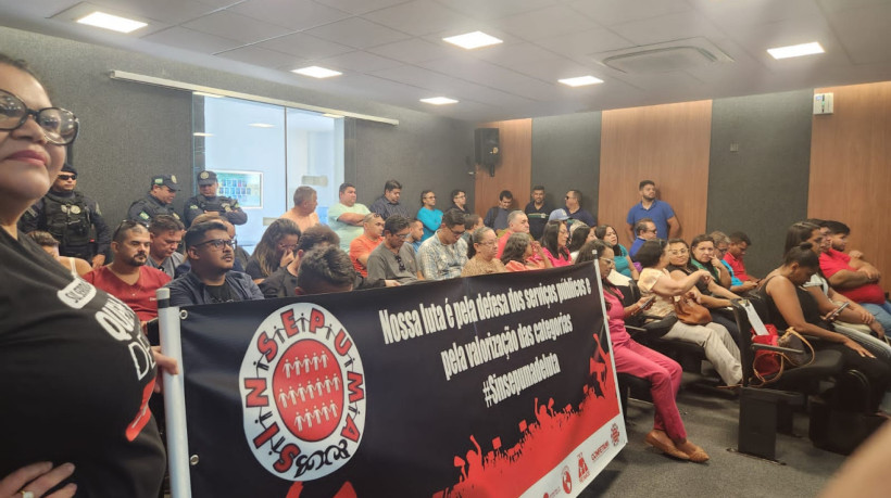  Sindicato dos Servidores P&uacute;blicos Municipais de Aquiraz (Sinsepuma) levou servidores &agrave; C&acirc;mara