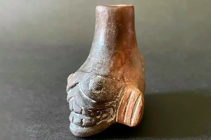 Pesquisadores descobriram que apitos encontrados em sepulturas datadas de 1250 a 1521 no México podem estar associados a sacrifícios humanos.